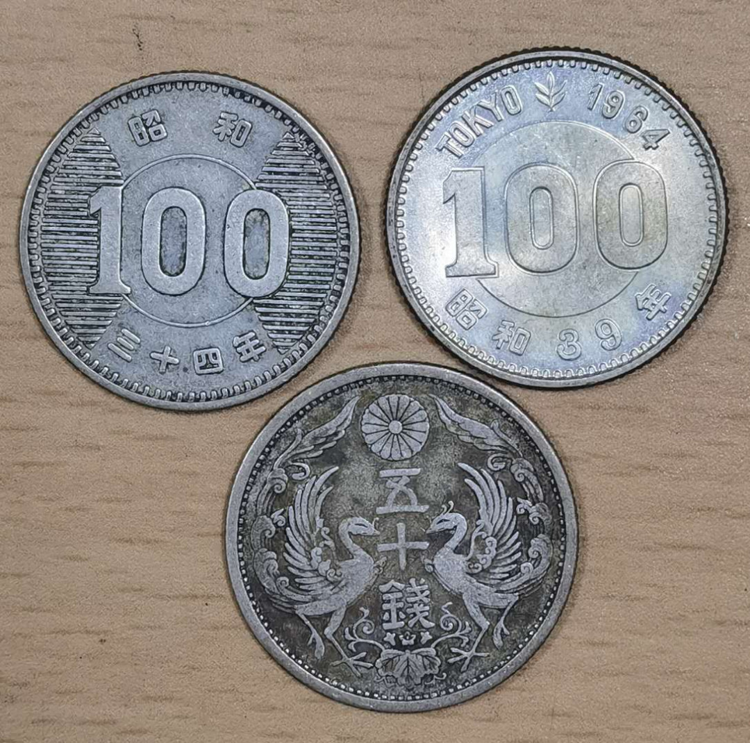 马甸外币专卖微拍第五十二期，外国金银币专场，陆续上新欢迎关注  	日本银币三枚，其中100元2枚9.6克，成色600，五十钱4.9克，成色72O，品相如图