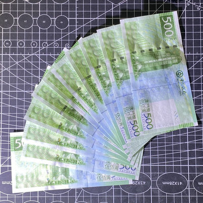 澳门中银2013年500元李光签名AA冠