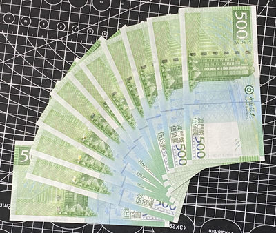 澳门中银2013年500元李光签名AA冠