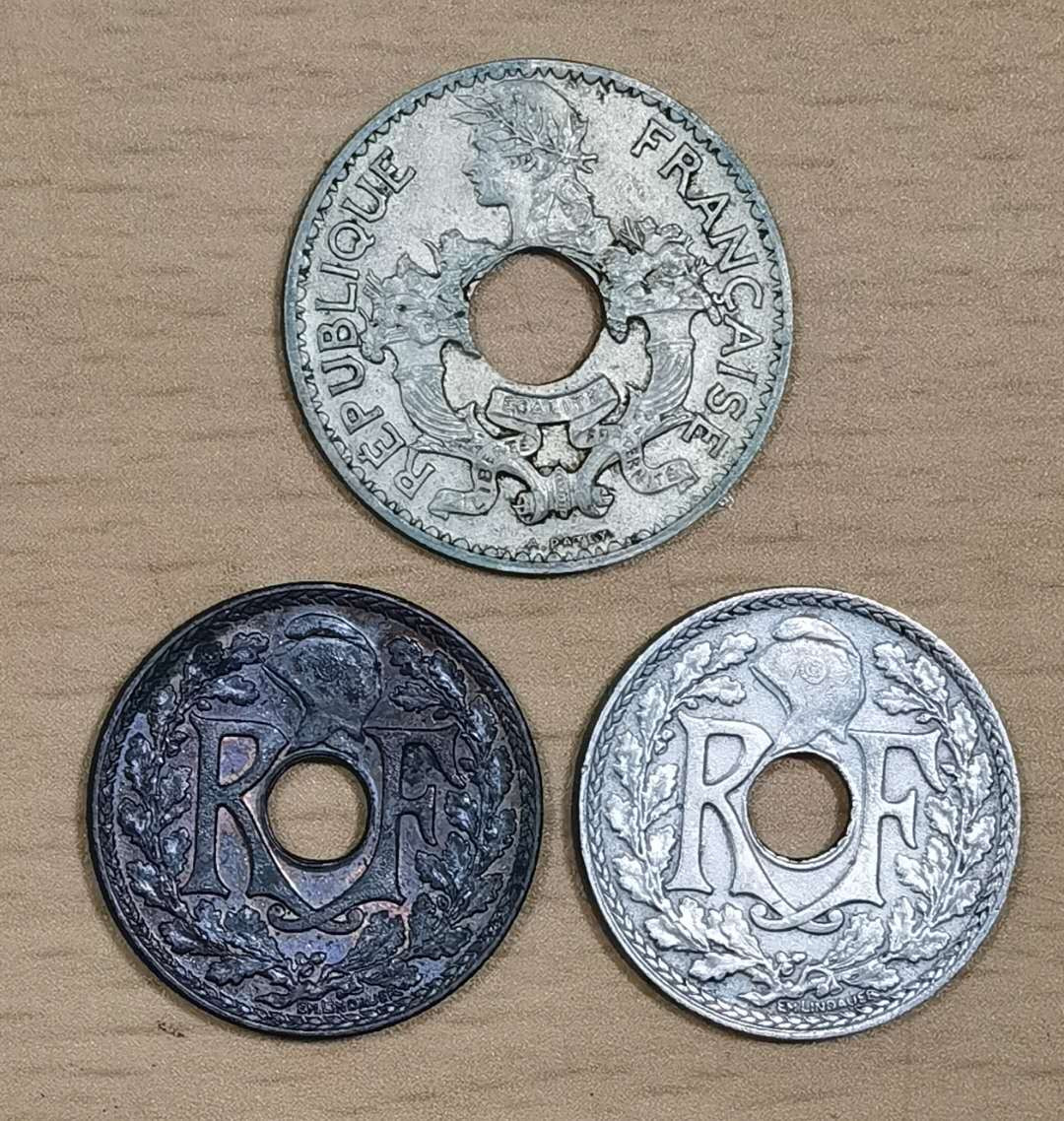 马甸外币专卖微拍第五十三期，外国非贵金属纪念币流通币专场，陆续上新欢迎关注 好品法属印度之那三枚
