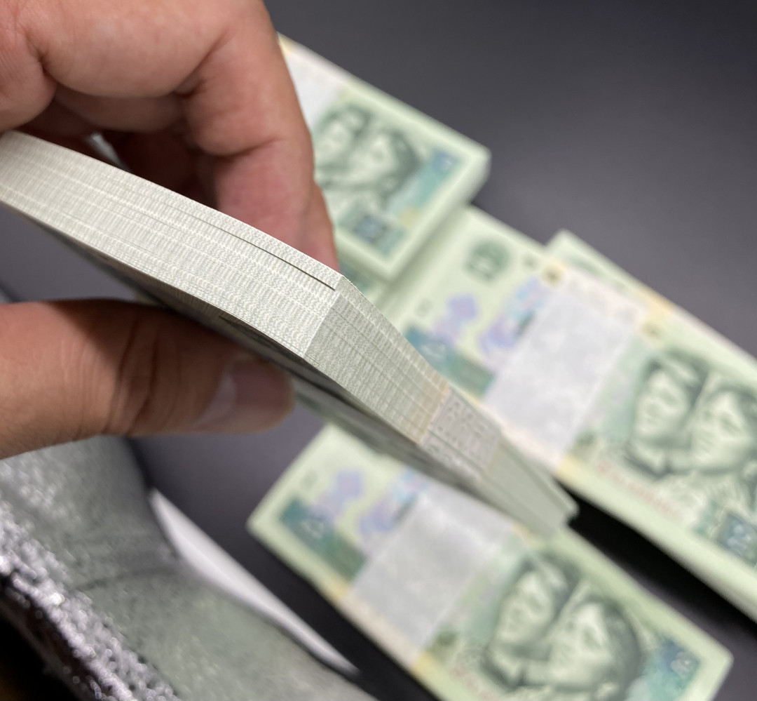 【华誉王者】1673期拍卖 902绿翡翠QF81896501百连，818开头，81896555，81896543等靓号，捆拆绝品，灯下无斑。深版902，油墨印刷鲜亮