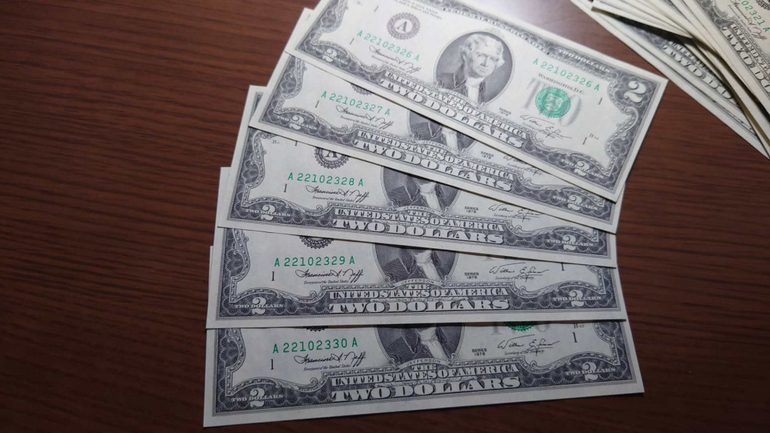 今晚八点整~【囧羊收藏】精选微拍第27期暨2021年第十八期 港澳及外币精选 1976年美国2元 全新绝品刀拆 全程无4/无47五张连号 尾号326~330