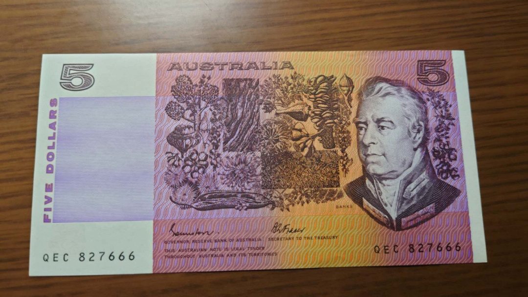 今晚八点整~【囧羊收藏】精选微拍第27期暨2021年第十八期 港澳及外币精选 【一口价已售出，勿出价】澳大利亚5元纸币 豹子号666 全新绝品刀拆