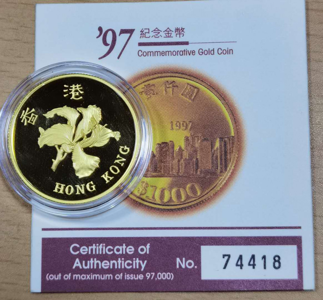 马甸外币专卖微拍第五十二期，外国金银币专场，陆续上新欢迎关注 1997年香港发行香港回归金币，重15.97g，成色917，盒证齐全