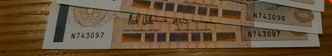 今晚八点整~【囧羊收藏】精选微拍第27期暨2021年第十八期 港澳及外币精选 1992年香港渣打银行20元 长棍 全新绝品 尾号097