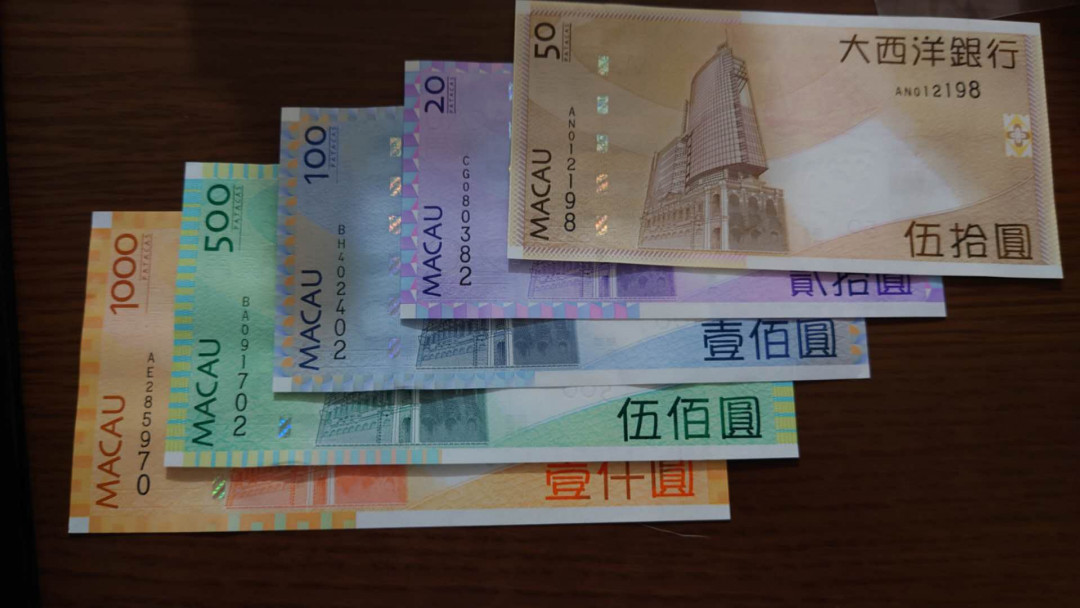 今晚八点【囧羊收藏】精选微拍第28期暨2021年第十九期 世界钱币精选 【一口价已售出，勿出价】2013年澳门大西洋银行10+20+50+100+500+1000六张全套 全新绝品（10元明天补图）