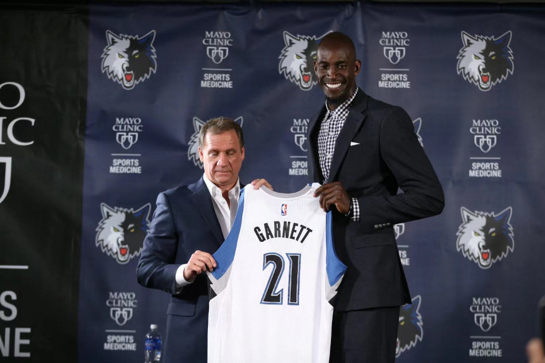 零元拍：“狼王”凯文-加内特亲笔签名原版自传《A to Z》