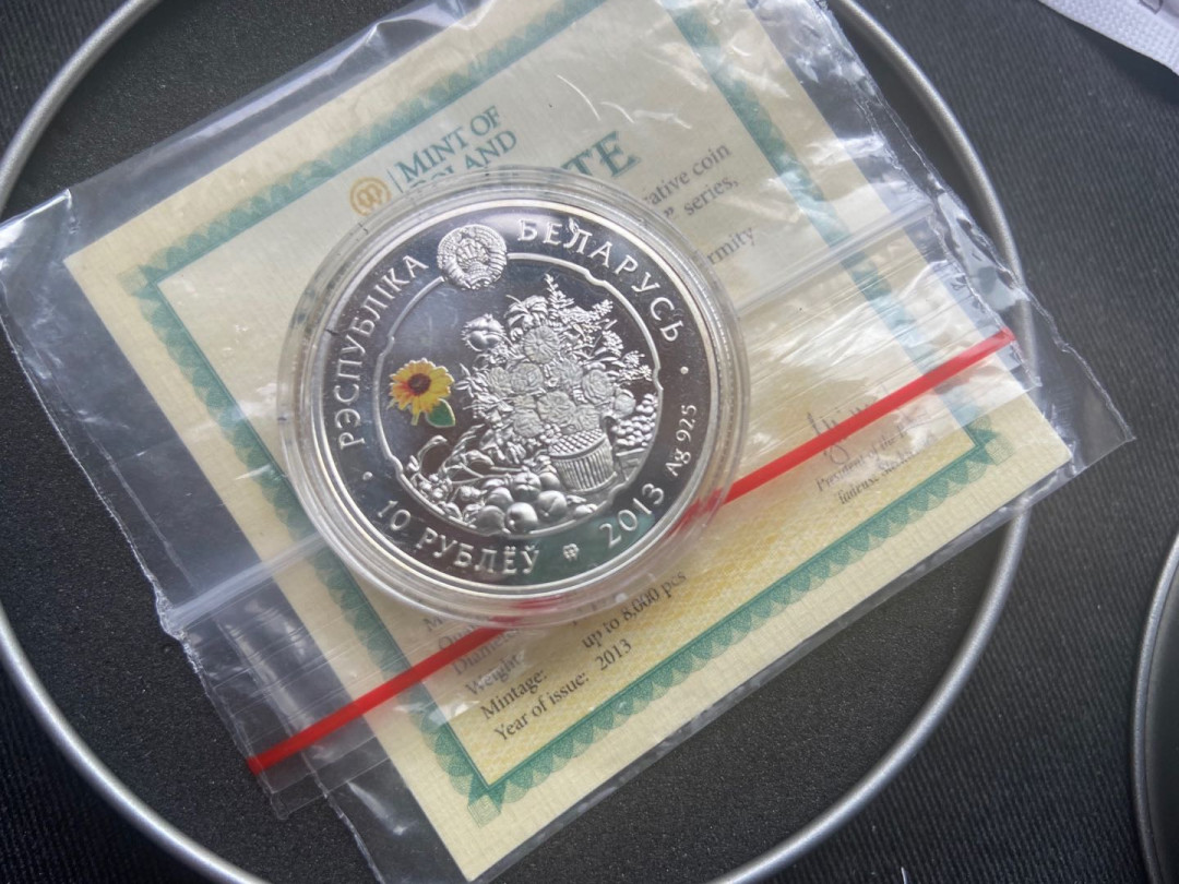 【币观天下】第150期钱币拍卖 2013  白俄罗斯2013年10卢布，世界名花系列---旱金莲 双面彩色精制银币