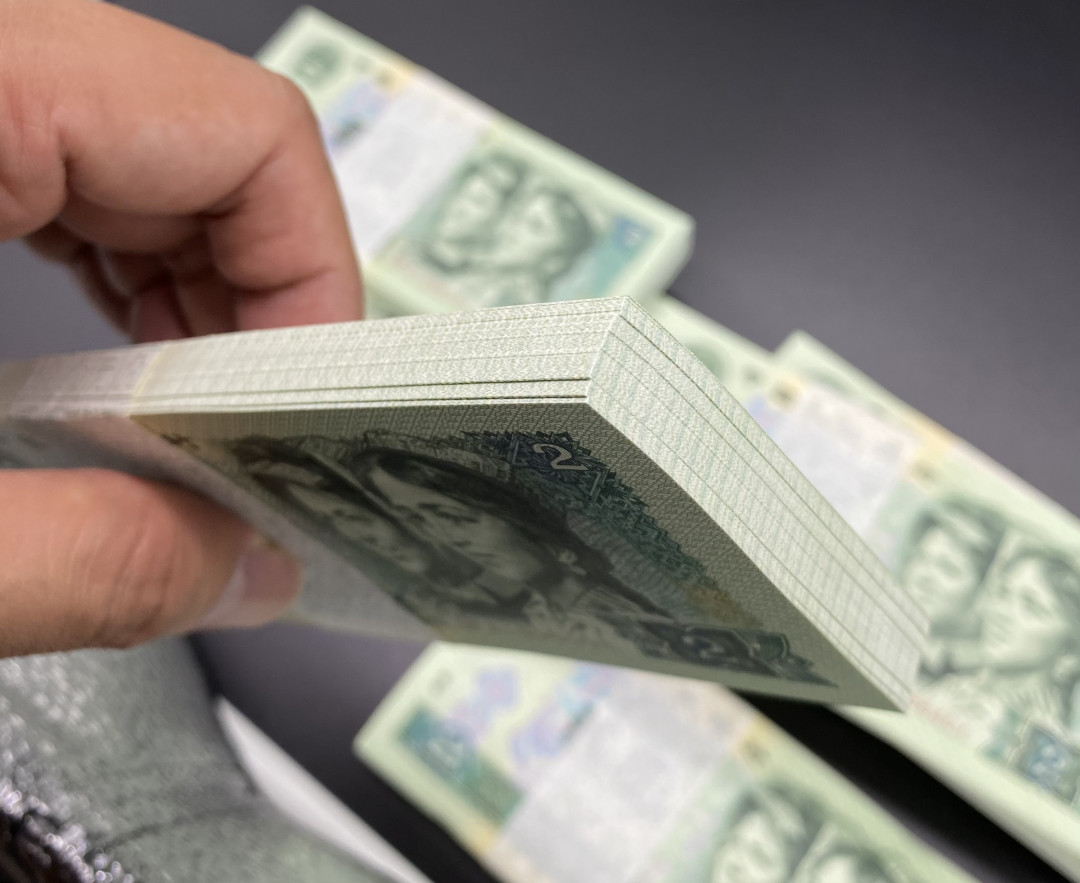 【华誉王者】1683期拍卖 902绿翡翠QF81896501-600百连，818开头，81896555，81896543等靓号，捆拆绝品，灯下无斑。深版902，油墨印刷鲜亮