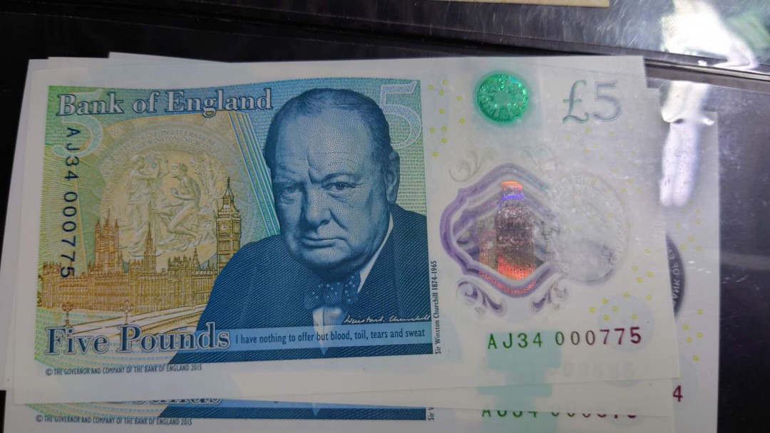 今晚八点【囧羊收藏】精选微拍第28期暨2021年第十九期 世界钱币精选 2016年5英镑塑料钞 全新绝品百位小号000775