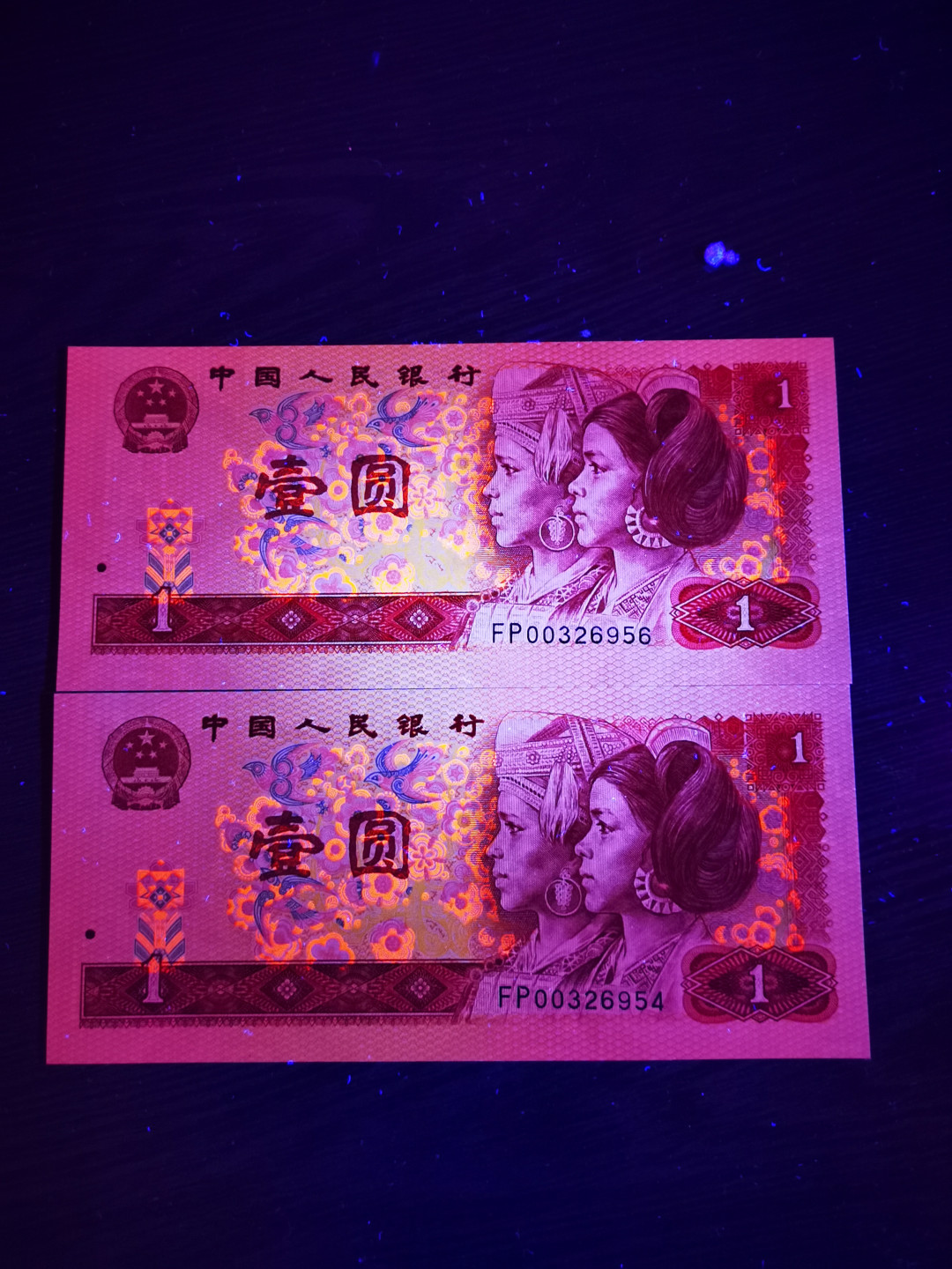 千家老金团拍！至尊中国龙金花后！错版漏印银耳钉！套印移位花姑娘！中国龙纤云！你想要的这里都有！FP冠开门0032流水中国龙，绝品裸币单张，最后的精品分享，张张都是银耳钉漏印！在pmg是给错版标注的，在钱坤正常的错版标注费也要100元一张！！全世界这样的至尊中国龙漏印不足500张！至尊中国龙纤云，花姑娘也是少中之少，精中之精！最后一次裸币分享，错过再无！ 珍藏品！至尊中国龙～金花后！难得一见的纤云！错版漏印银耳钉（全世界不足500枚）！是不是花姑娘打开看图片！FP00326954，绝品裸币单张！