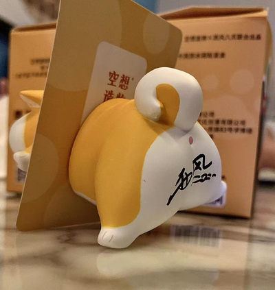 零元拍：人气极速飙升全球萌物设计师西风八爪亲笔签名与空想造物联合出品阿柴枸杞 - 零元拍：人气极速飙升全球萌物设计师西风八爪亲笔签名与空想造物联合出品阿柴枸杞
