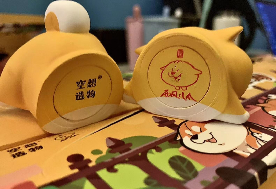 零元拍：人气极速飙升全球萌物设计师西风八爪亲笔签名与空想造物联合出品阿柴枸杞