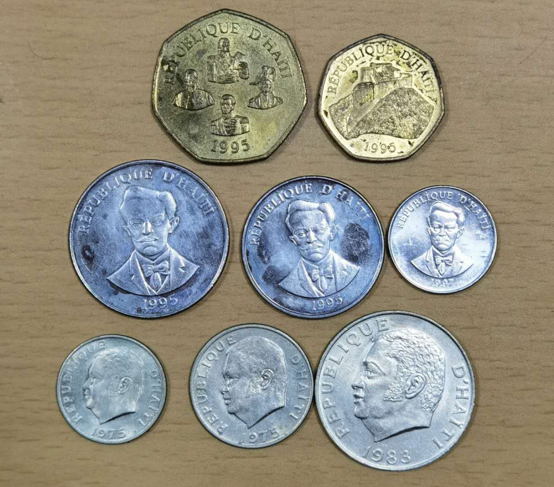 马甸外币专卖微拍第五十三期，外国非贵金属纪念币流通币专场，陆续上新欢迎关注 海地8枚