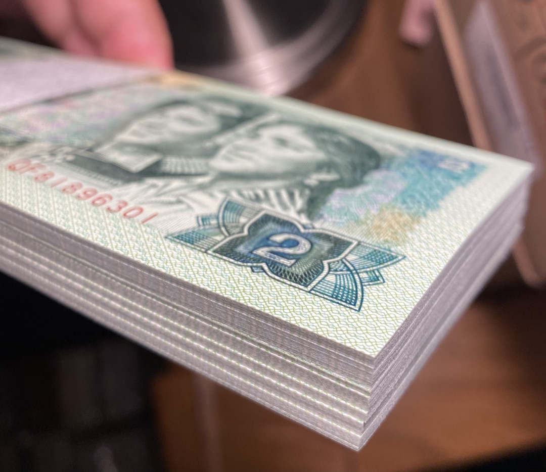 【华誉王者】1685期拍卖 902绿翡翠QF81896301-400百连，818开头，无47捆拆绝品，灯下无斑。深版902，油墨印刷鲜亮