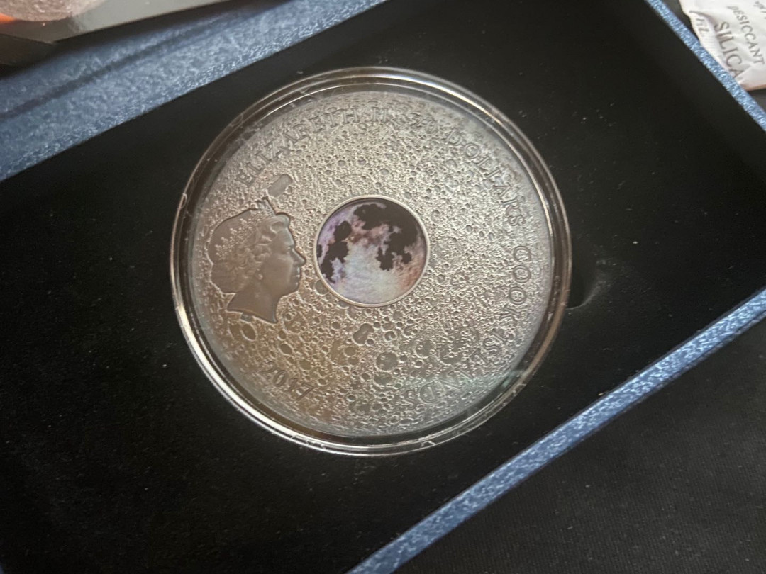 【币观天下】第151期钱币拍卖 库克2017年3盎司(2)月地卫星彩色玻璃月球陨石仿古银币