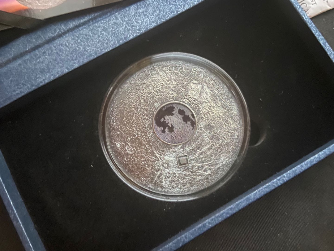 【币观天下】第151期钱币拍卖 库克2017年3盎司(2)月地卫星彩色玻璃月球陨石仿古银币