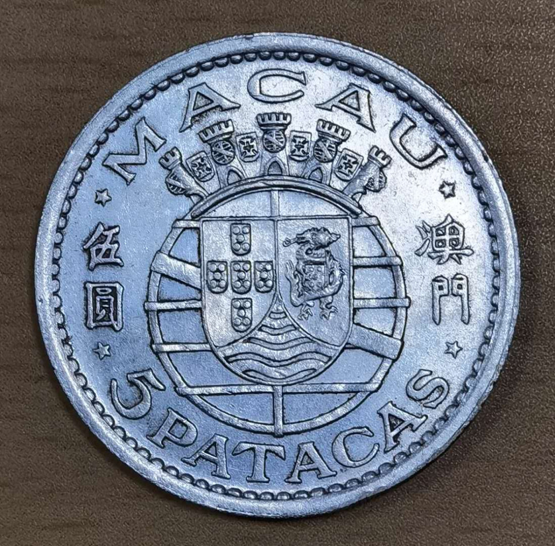 北京马甸外币专卖微拍第五十四期，外国金银币专场，陆续上新，欢迎关注 好品澳门1952年5元银币，重15g，成色720