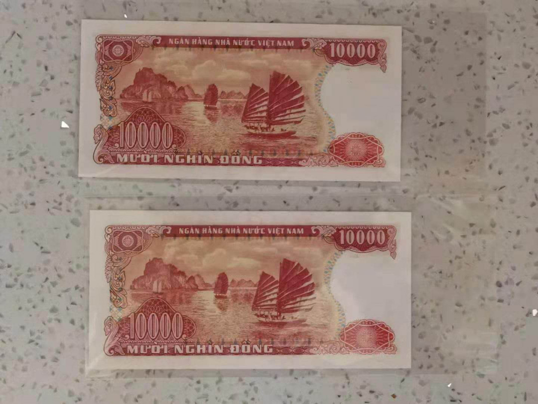 【鲸贝乐淘】千字文·第“两疏见机，解组谁逼”号拍卖，两拍包邮 【越南🇻🇳 】1990年版本10000盾，苏联代印，两连号，全新全品UNC 