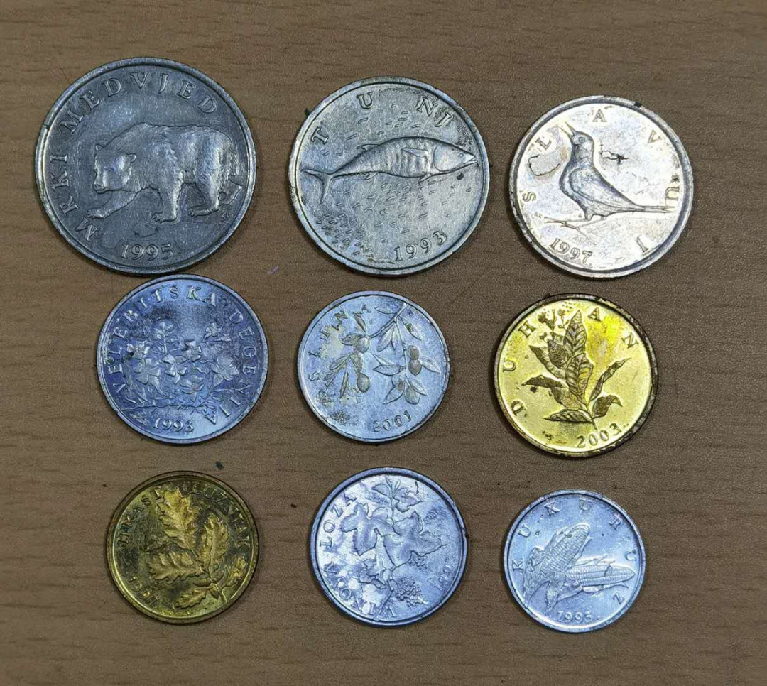 北京马甸外币专卖微拍第五十五期，外国非贵金属流通币纪念币专场，陆续上新欢迎关注 克罗地亚，塑胶条粘过