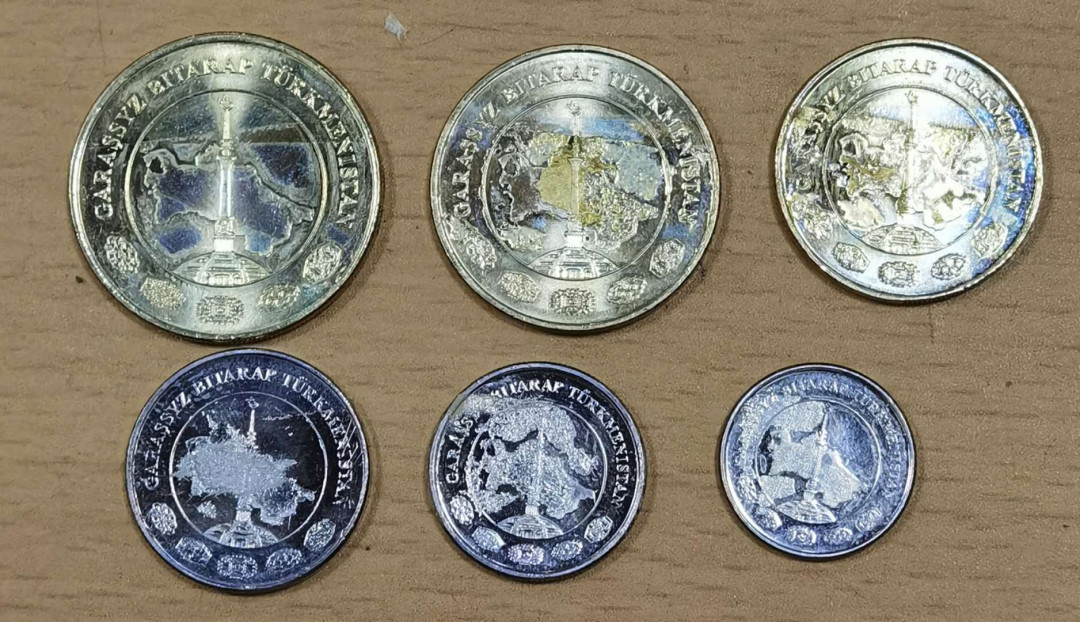 北京马甸外币专卖微拍第五十五期，外国非贵金属流通币纪念币专场，陆续上新欢迎关注 土库曼，塑胶条粘过
