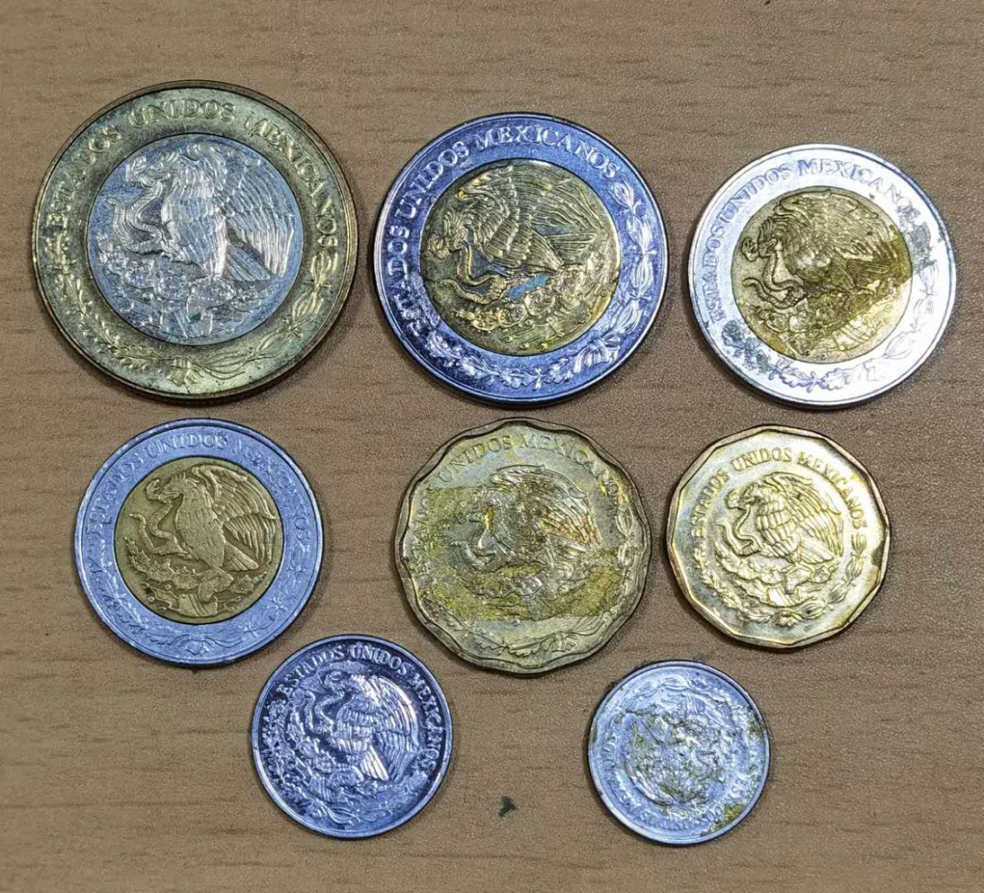 北京马甸外币专卖微拍第五十五期，外国非贵金属流通币纪念币专场，陆续上新欢迎关注 墨西哥，塑胶条粘过