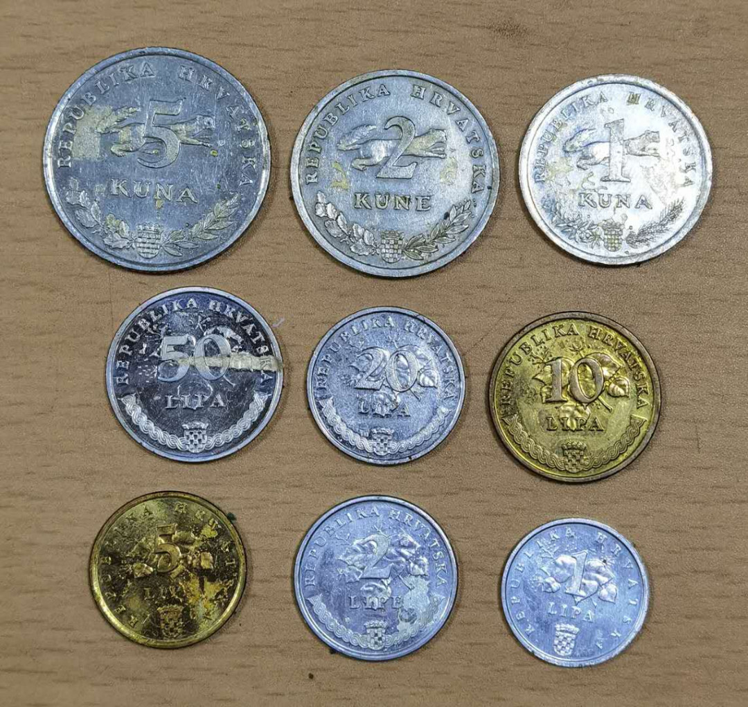北京马甸外币专卖微拍第五十五期，外国非贵金属流通币纪念币专场，陆续上新欢迎关注 克罗地亚，塑胶条粘过