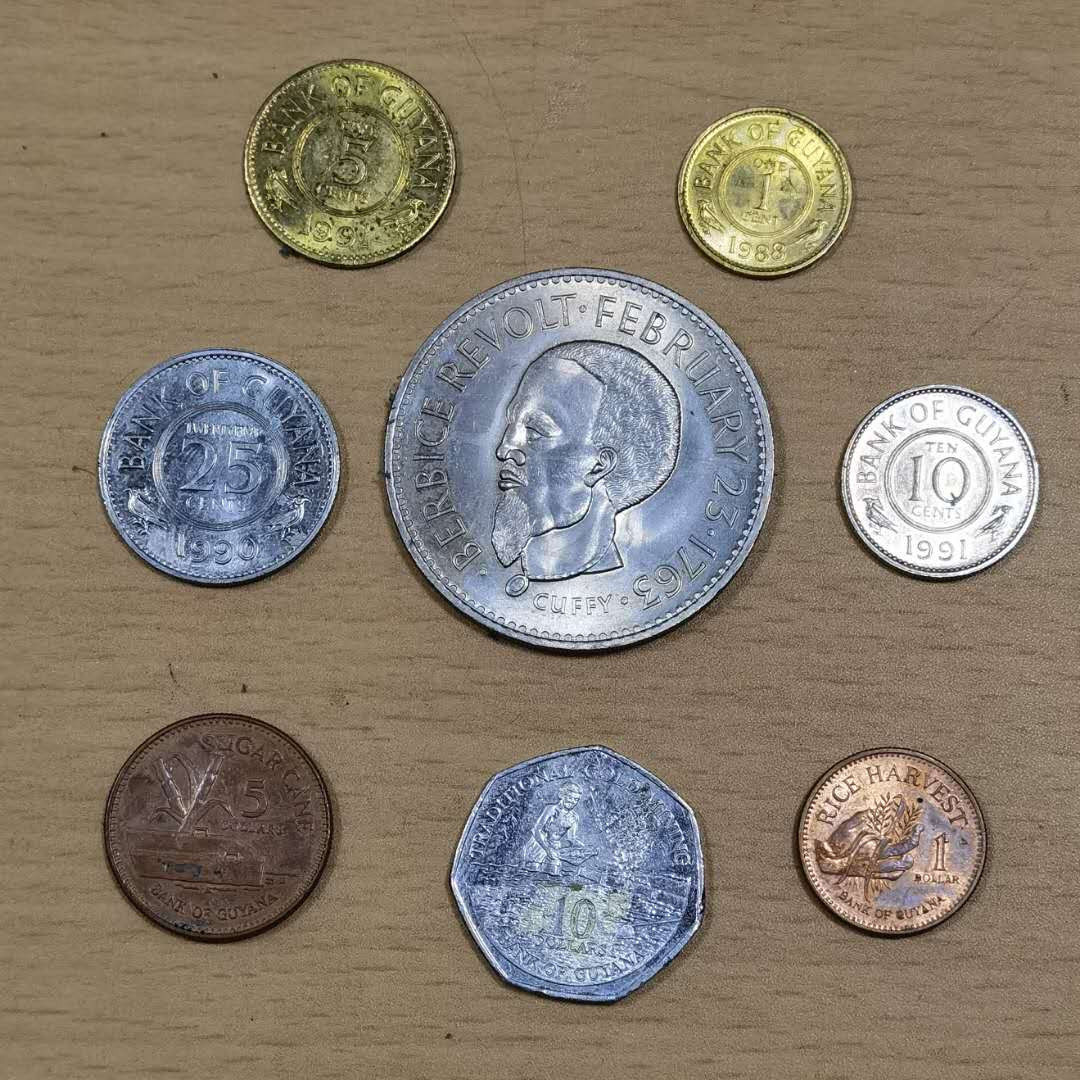 北京马甸外币专卖微拍第五十五期，外国非贵金属流通币纪念币专场，陆续上新欢迎关注 圭亚那新老版2套