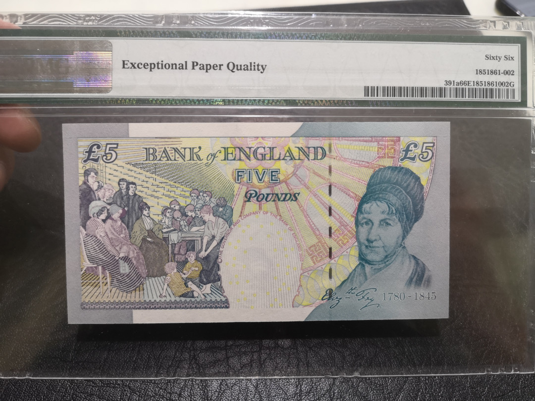 《外钞收藏家》第一百一十四期拍卖（共83拍） 2002年E序列再版5镑 首发冠 千位号 PMG66