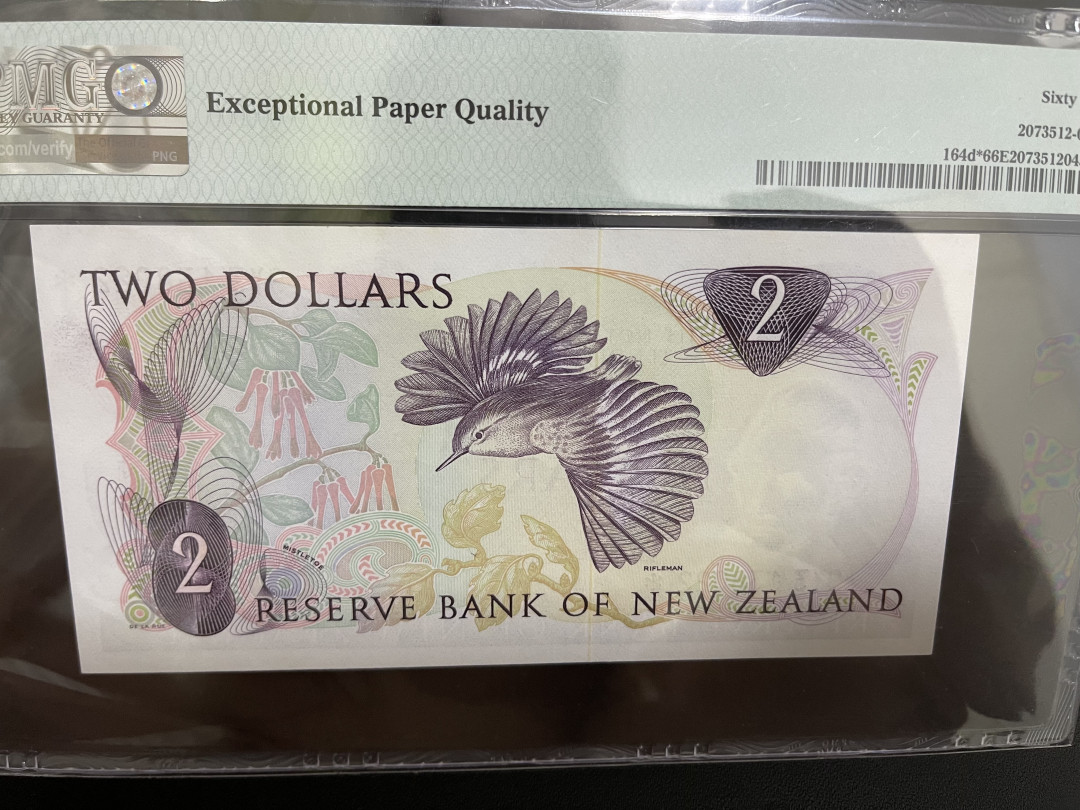 《外钞收藏家》第一百一十四期拍卖（共83拍） 1977-81年新西兰2元 补号 PMG66