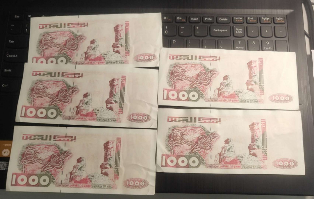 N&C第十一期: 欢乐捡漏场 老版阿尔及利亚1000第纳尔5张 粗犷水牛头币 九品如图