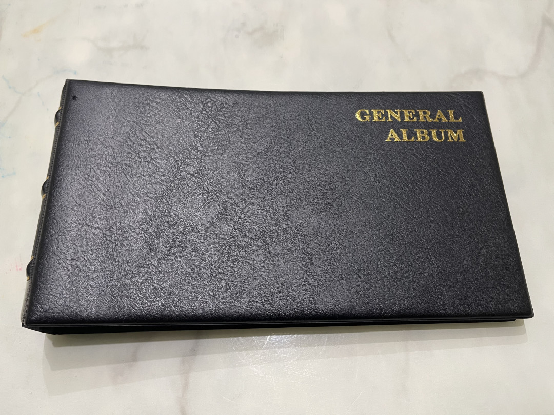 《外钞收藏家》第一百一十四期拍卖（共83拍） 殷氏便携册一本 可装44张评级币 近全新