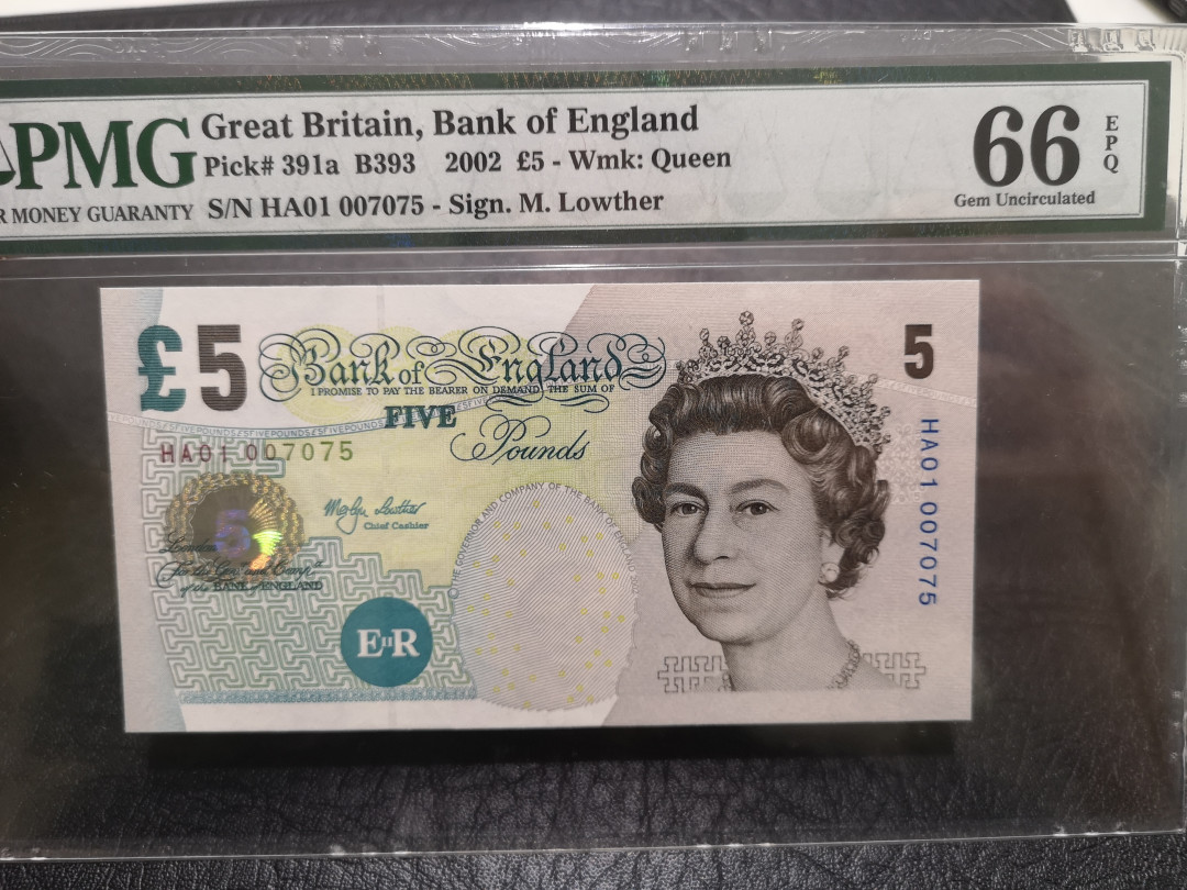 《外钞收藏家》第一百一十四期拍卖（共83拍） 2002年E序列再版5镑 首发冠 千位号 PMG66