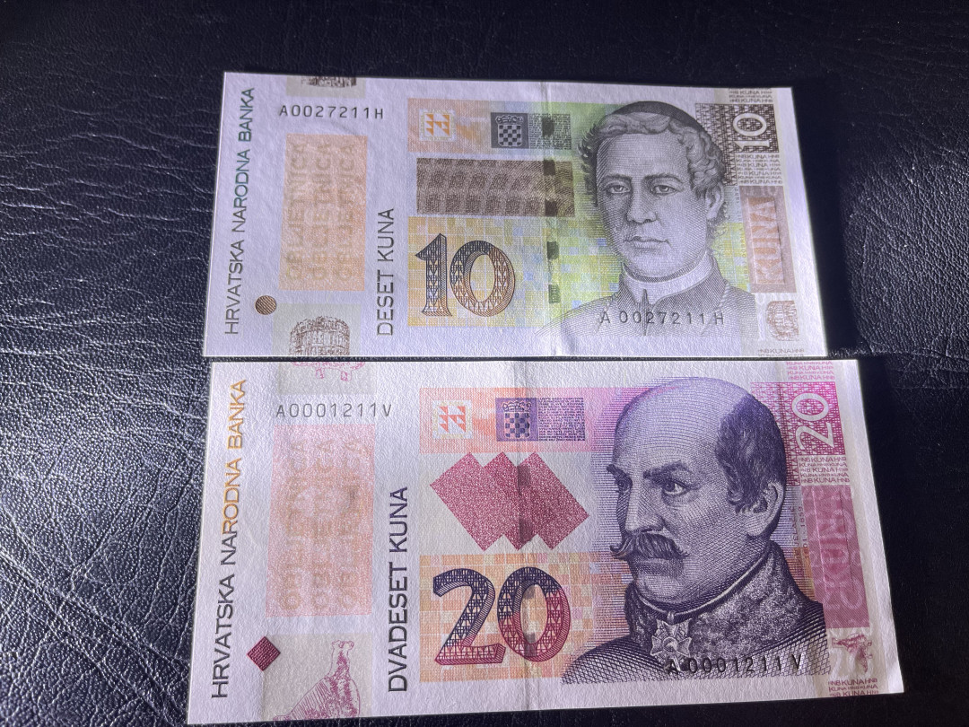 《外钞收藏家》第一百一十四期拍卖（共83拍） 克罗地亚首发冠10、20 两张 20是千位号 全新UNC 尾211三同 