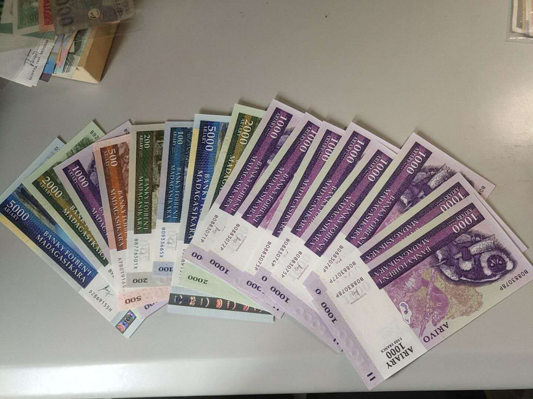 N&C第十一期: 欢乐捡漏场 马达加斯加全新UNC16张