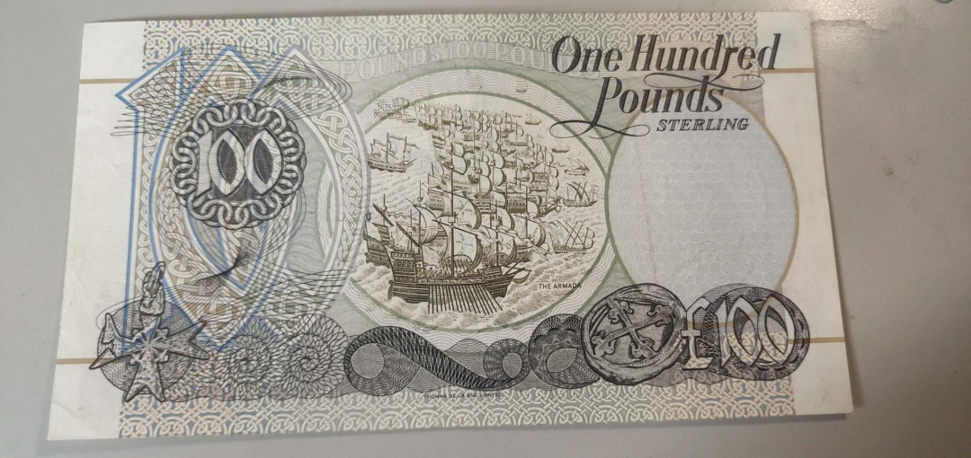 N&C第十一期: 欢乐捡漏场 北爱尔兰第一信托银行100镑 九品如图 测光可见折痕 珍稀品种