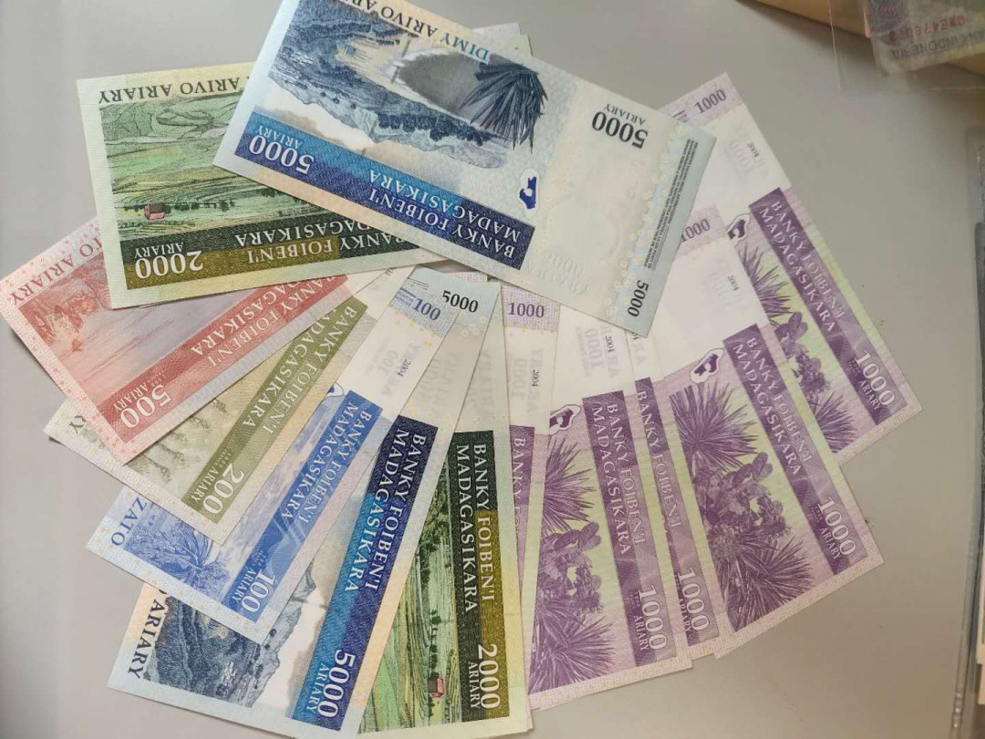 N&C第十一期: 欢乐捡漏场 马达加斯加全新UNC16张