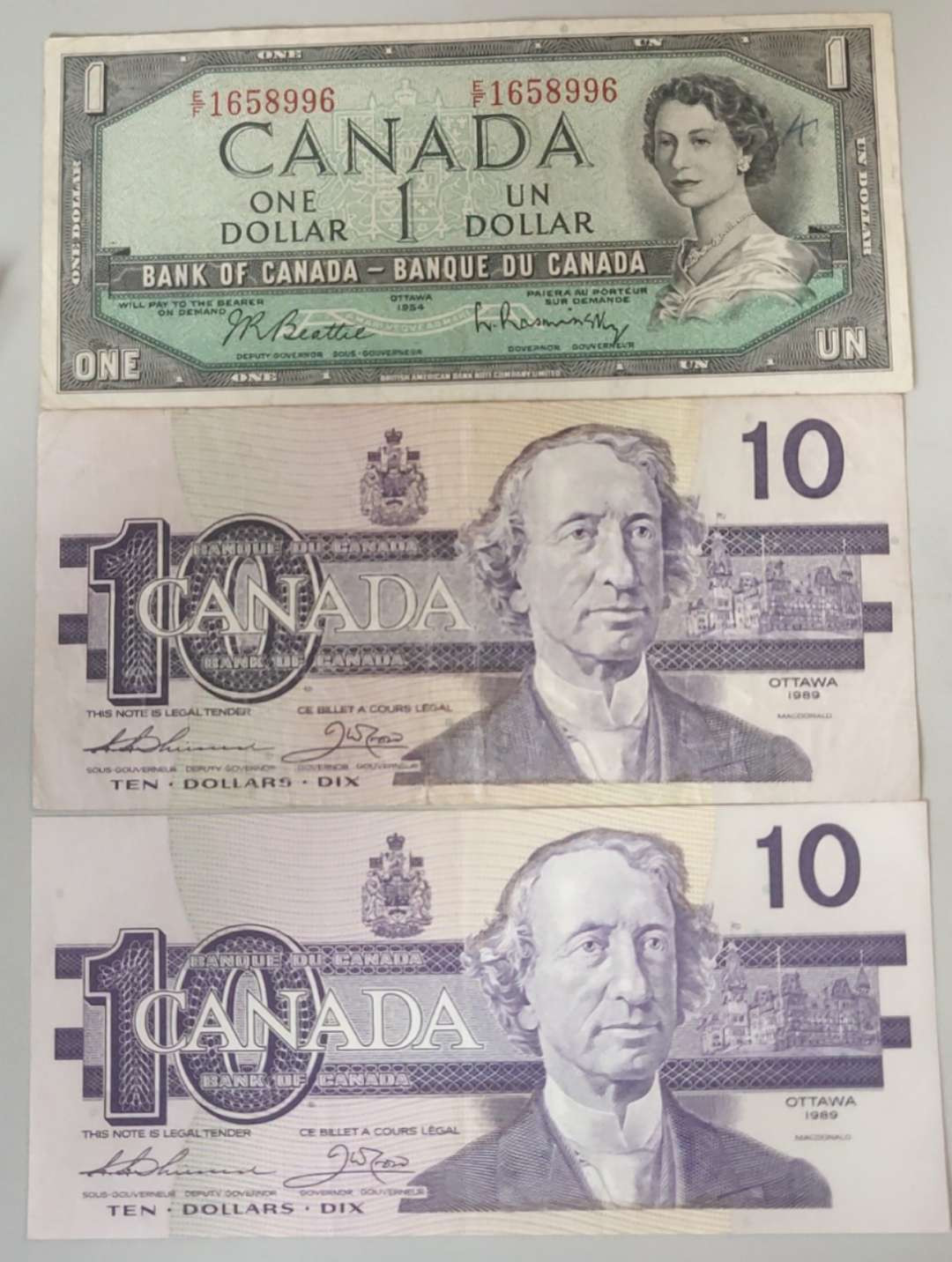 N&C第十一期: 欢乐捡漏场 加拿大三张 最下面的10元为全新（中软折)，上面两张流通品