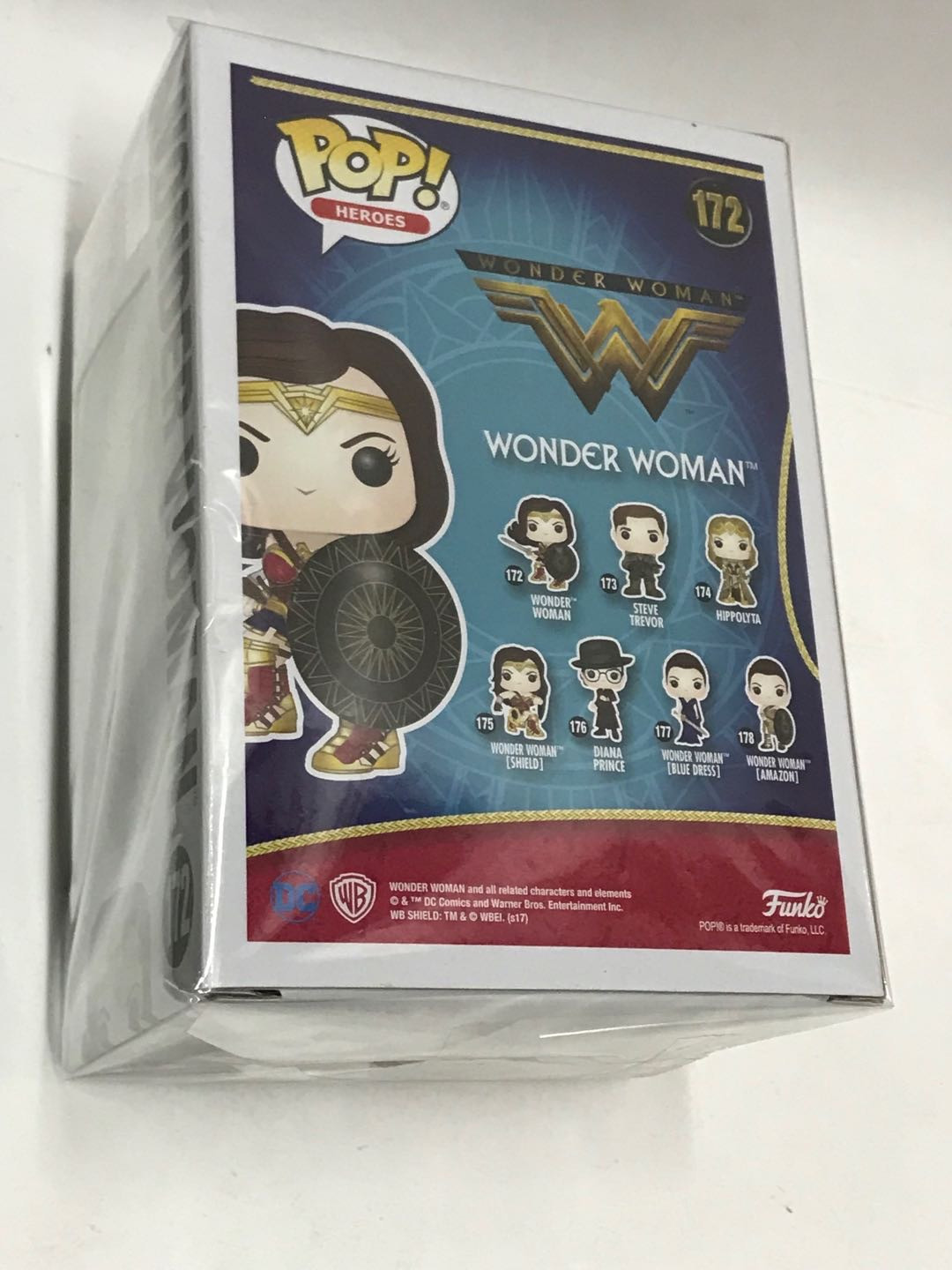 零元拍：《神奇女侠》女主角盖尔加朵亲笔签名：Funko出品，方头人偶。全新未拆，美国带回。