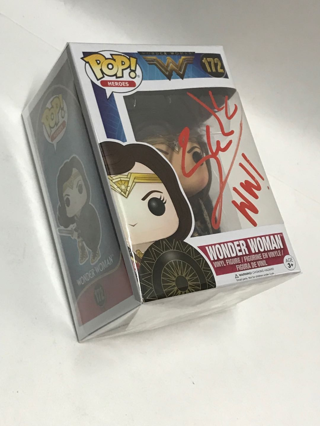 零元拍：《神奇女侠》女主角盖尔加朵亲笔签名：Funko出品，方头人偶。全新未拆，美国带回。