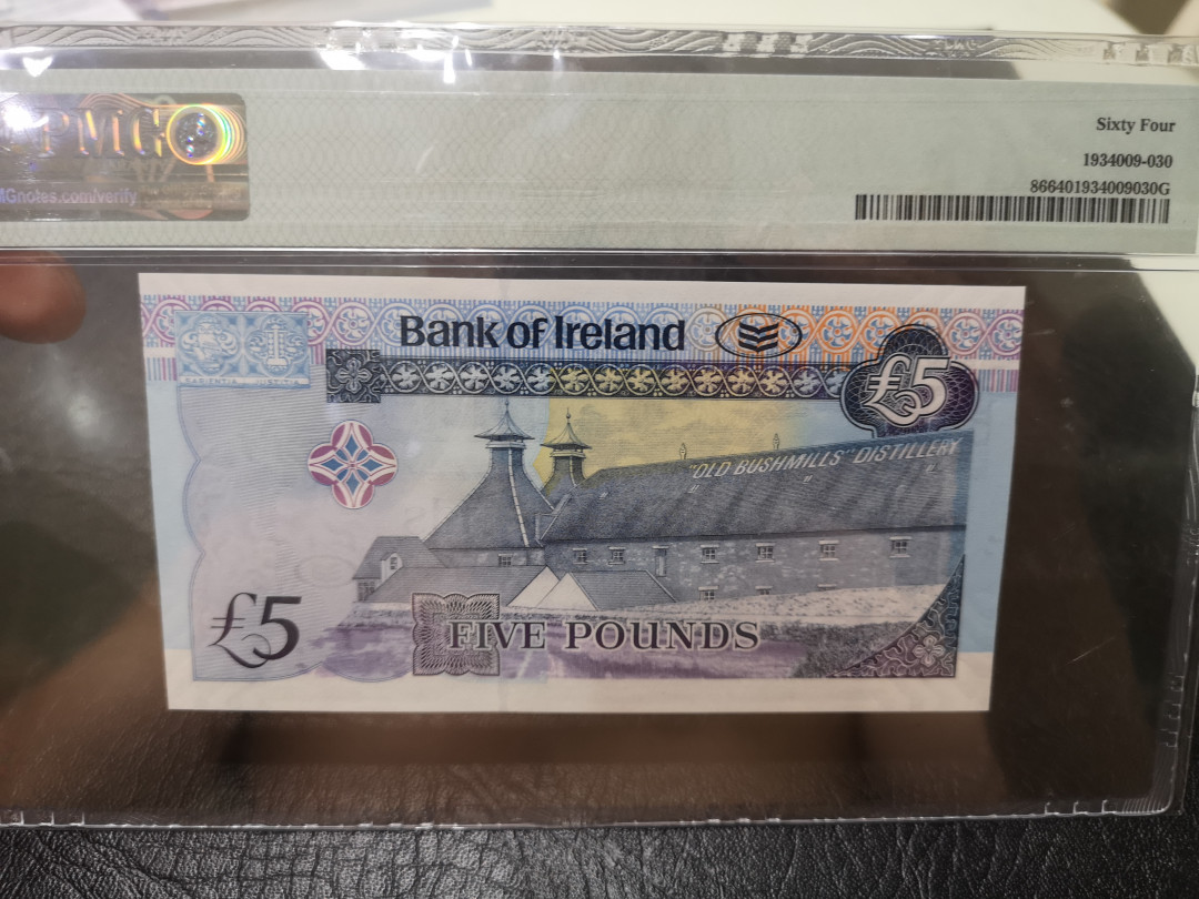 《外钞收藏家》第一百一十五期拍卖 2013年北爱尔兰50、20、10、5镑四张   A冠419同号钞 分数如图