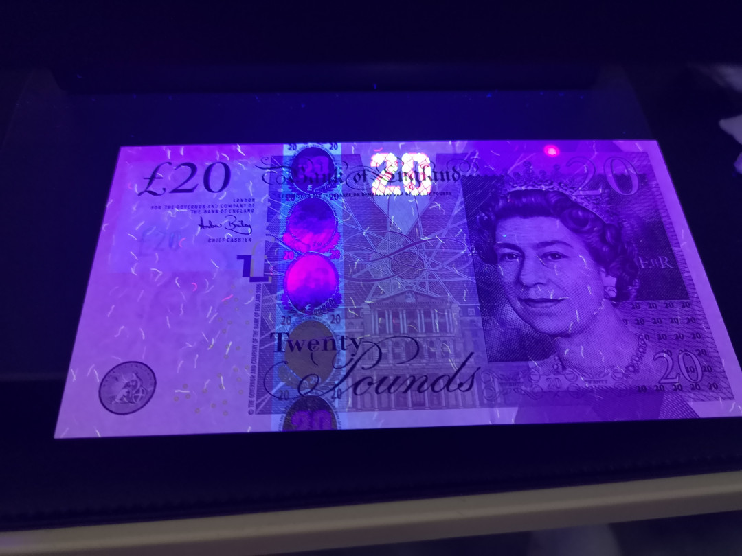 《外钞收藏家》第一百一十五期拍卖 英国F序列20镑 AA01首发冠 无47 全新UNC 品相绝