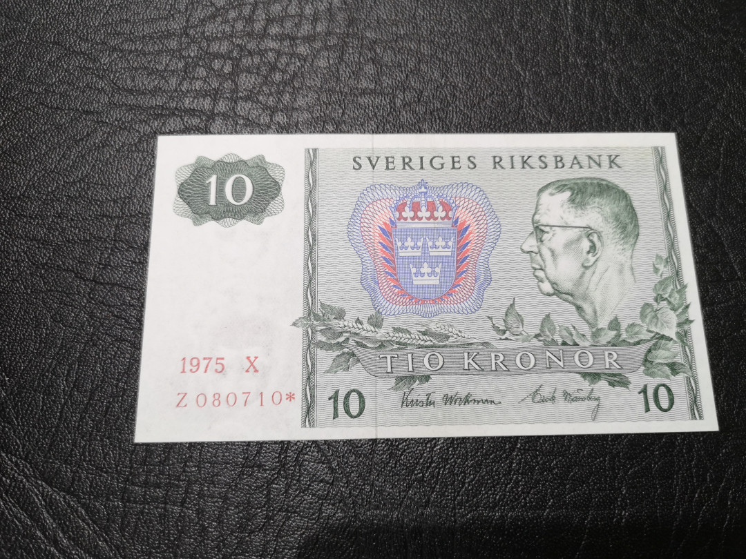 《外钞收藏家》第一百一十五期拍卖 1975年瑞典10克朗 补号 全新UNC