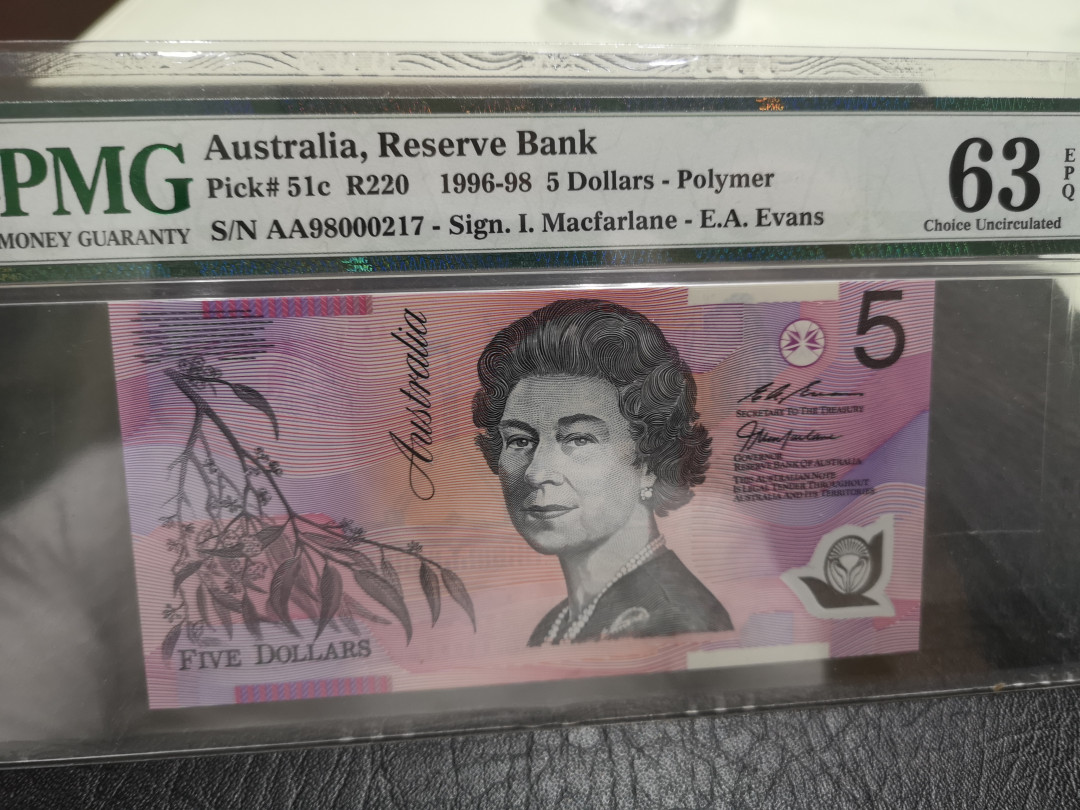 《外钞收藏家》第一百一十五期拍卖 1998年澳大利亚首发AA冠 全同号一套 217号 分数如图