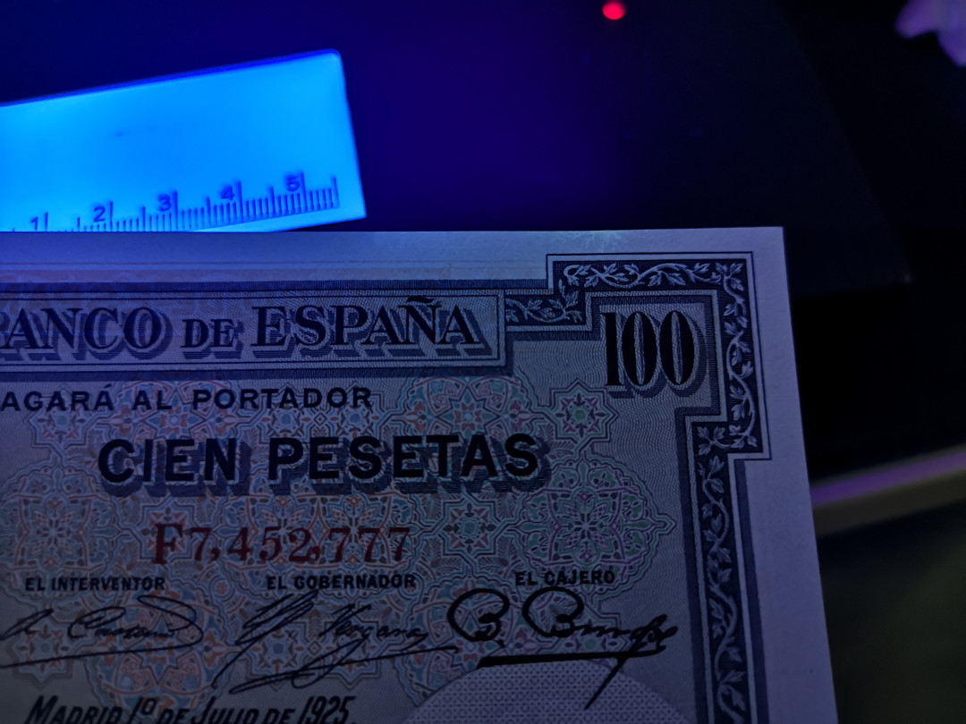 《外钞收藏家》第一百一十五期拍卖 1925年西班牙100比塞塔 全新 只有指甲印大小一个荧光反应