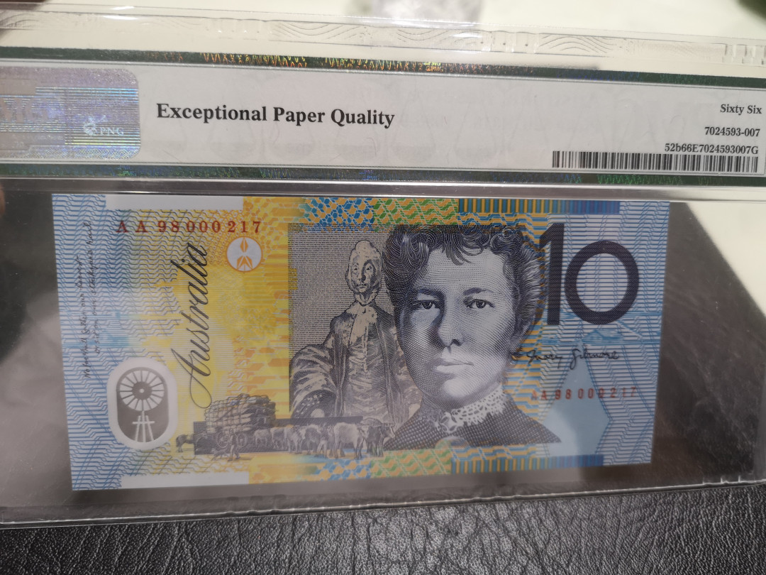 《外钞收藏家》第一百一十五期拍卖 1998年澳大利亚首发AA冠 全同号一套 217号 分数如图