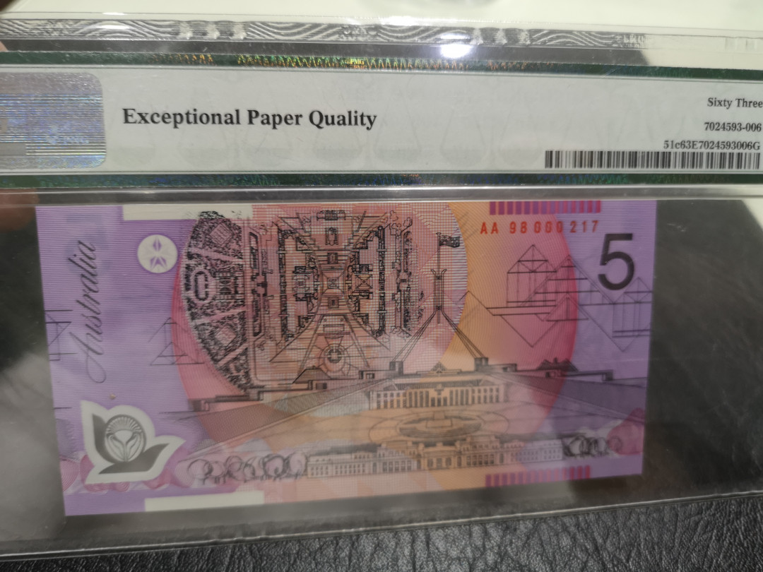 《外钞收藏家》第一百一十五期拍卖 1998年澳大利亚首发AA冠 全同号一套 217号 分数如图