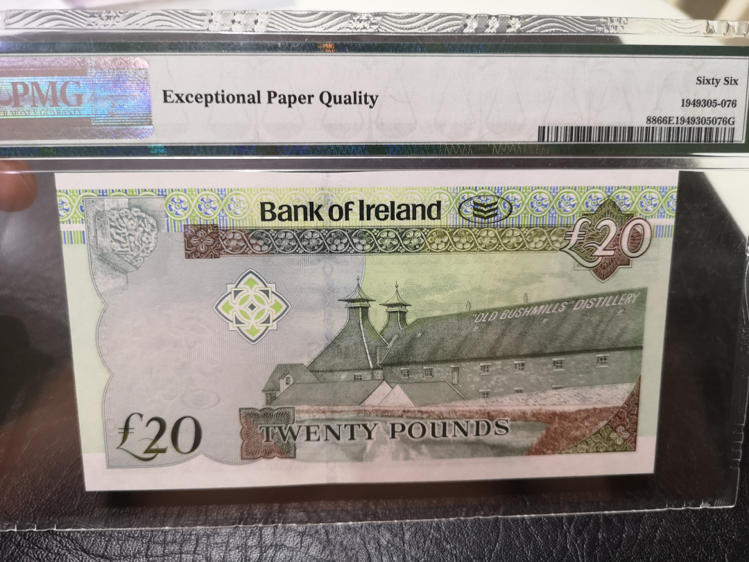 《外钞收藏家》第一百一十五期拍卖 2013年北爱尔兰50、20、10、5镑四张   A冠419同号钞 分数如图