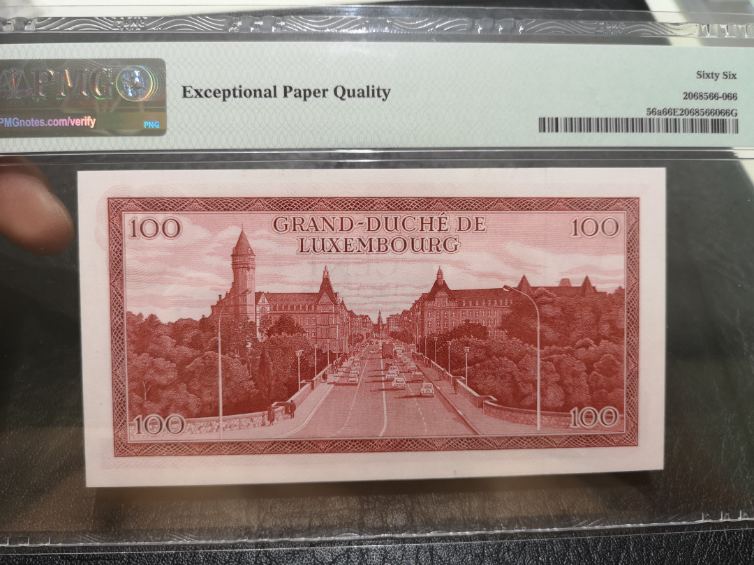 《外钞收藏家》第一百一十五期拍卖 1970年卢森堡100法郎 PMG66 A冠号码很好 精致背面设计
