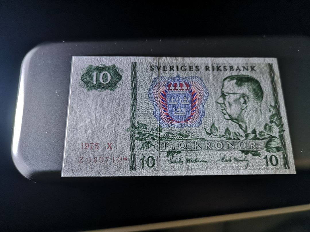《外钞收藏家》第一百一十五期拍卖 1975年瑞典10克朗 补号 全新UNC